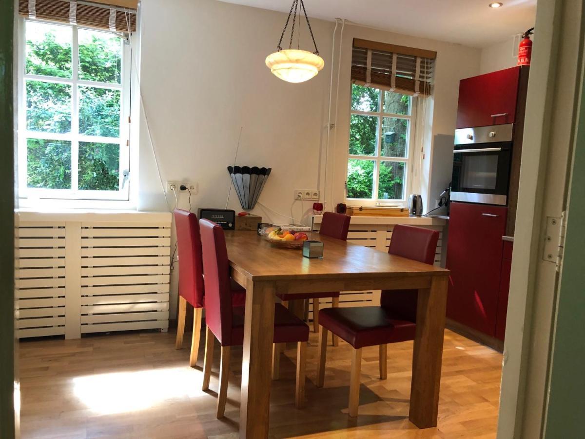 De Haen Luxury Villa: Private Apartments with Jacuzzi and Sauna Oss Room photo